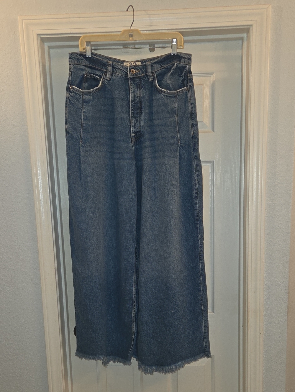 Free People We The Free Old West Slouchy Wide Leg Distressed Jeans Size 32